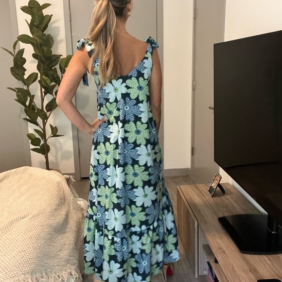 Summer drees perfect for any day occasion - Picture 2 of 3